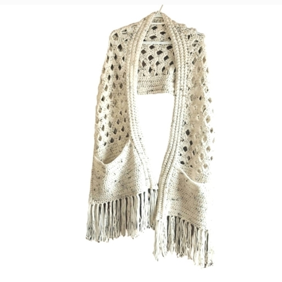 Wool shawl beige with pockets - Picture 1 of 4